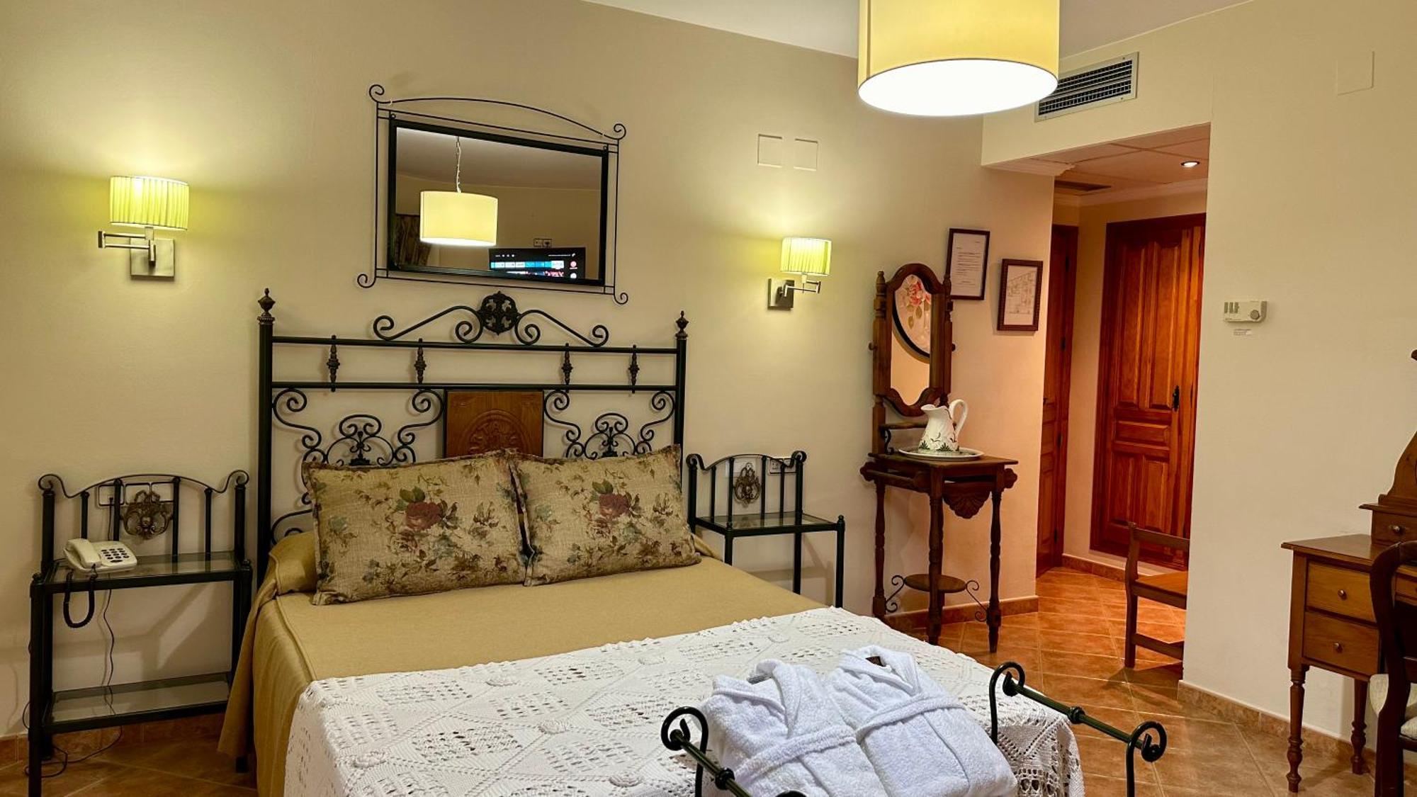 Hotel El Curro Burunchel Екстериор снимка