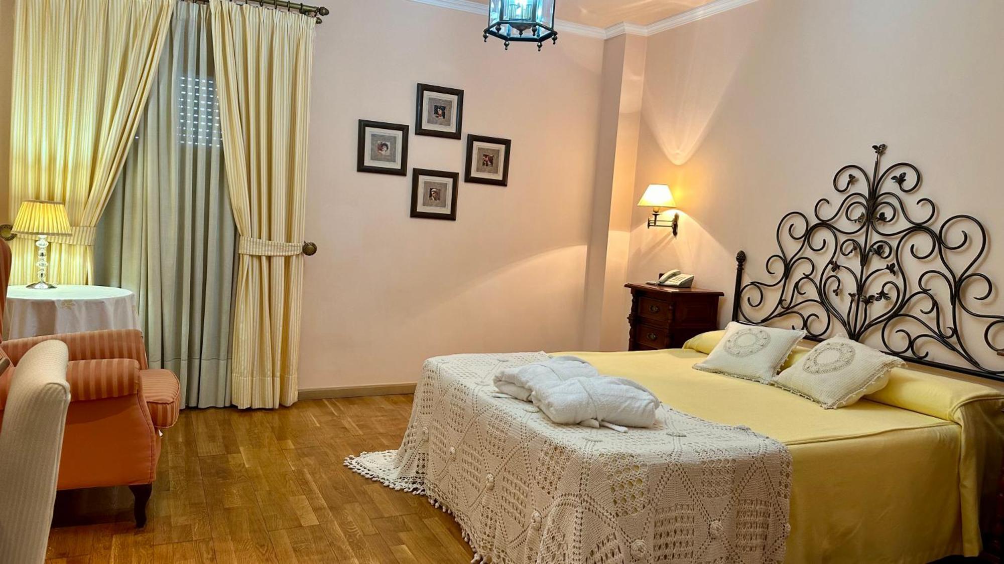 Hotel El Curro Burunchel Екстериор снимка