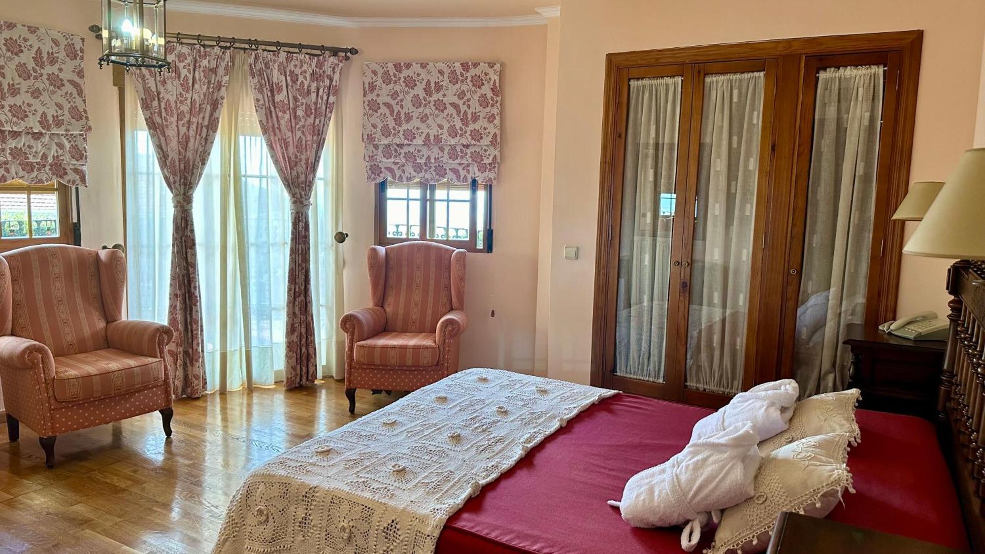 Hotel El Curro Burunchel Екстериор снимка